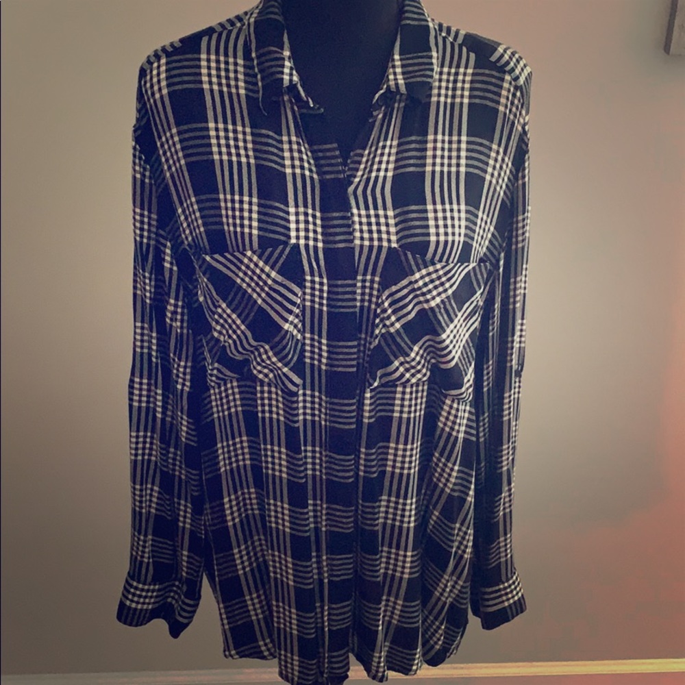 Black and white long sleeve shirt
